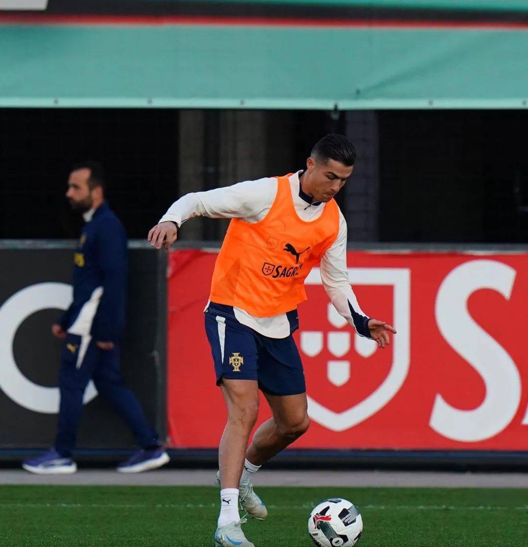 晋级下一阶段引发热议！，C罗在德国队比赛中刷新纪录赛场气氛高涨的简单介绍乐鱼体育